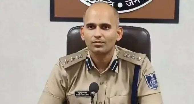 ಮಧ್ಯಪ್ರದೇಶ: ಕೋಮುಗಲಭೆ ಪಿತೂರಿ ತಡೆದು, ಹಿಂದುತ್ವ ಮುಖಂಡರ ವಿರುದ್ಧ ಪ್ರಕರಣ ದಾಖಲಿಸಿದ ಐಪಿಎಸ್ ಅಧಿಕಾರಿ ವರ್ಗಾವಣೆ ! ಮಧ್ಯಪ್ರದೇಶ: ಕೋಮುಗಲಭೆ ಪಿತೂರಿ ತಡೆದು, ಹಿಂದುತ್ವ ಮುಖಂಡರ ವಿರುದ್ಧ ಪ್ರಕರಣ ದಾಖಲಿಸಿದ ಐಪಿಎಸ್ ಅಧಿಕಾರಿ ವರ್ಗಾವಣೆ !