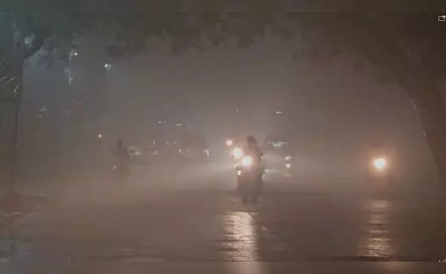 ಮಹಾರಾಷ್ಟ್ರ: ಅಂಬರನಾಥದಲ್ಲಿ ರಾಸಾಯನಿಕ ಕಾರ್ಖಾನೆಯಲ್ಲಿ ಗ್ಯಾಸ್ ಸೋರಿಕೆ; ಇಡೀ ನಗರಕ್ಕೆ ವ್ಯಾಪಿಸಿದ ಅನಿಲ ಮಹಾರಾಷ್ಟ್ರ: ಅಂಬರನಾಥದಲ್ಲಿ ರಾಸಾಯನಿಕ ಕಾರ್ಖಾನೆಯಲ್ಲಿ ಗ್ಯಾಸ್ ಸೋರಿಕೆ; ಇಡೀ ನಗರಕ್ಕೆ ವ್ಯಾಪಿಸಿದ ಅನಿಲ