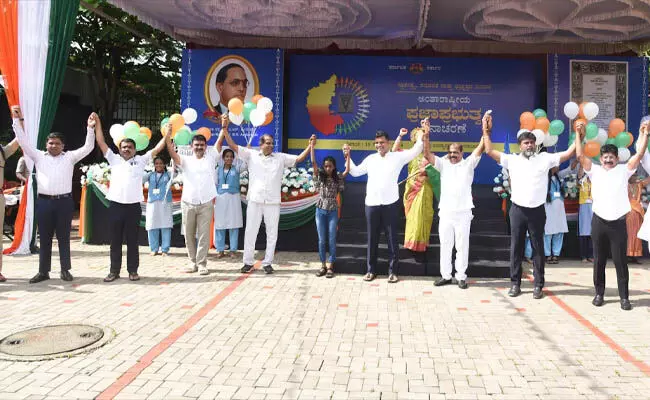 ಅಂತಾರಾಷ್ಟ್ರೀಯ ಪ್ರಜಾಪ್ರಭುತ್ವ ದಿನಾಚರಣೆ | ದ.ಕ.ಜಿಲ್ಲೆಯಲ್ಲಿ ಮಾನವ ಸರಪಳಿ ಅಂತಾರಾಷ್ಟ್ರೀಯ ಪ್ರಜಾಪ್ರಭುತ್ವ ದಿನಾಚರಣೆ | ದ.ಕ.ಜಿಲ್ಲೆಯಲ್ಲಿ ಮಾನವ ಸರಪಳಿ