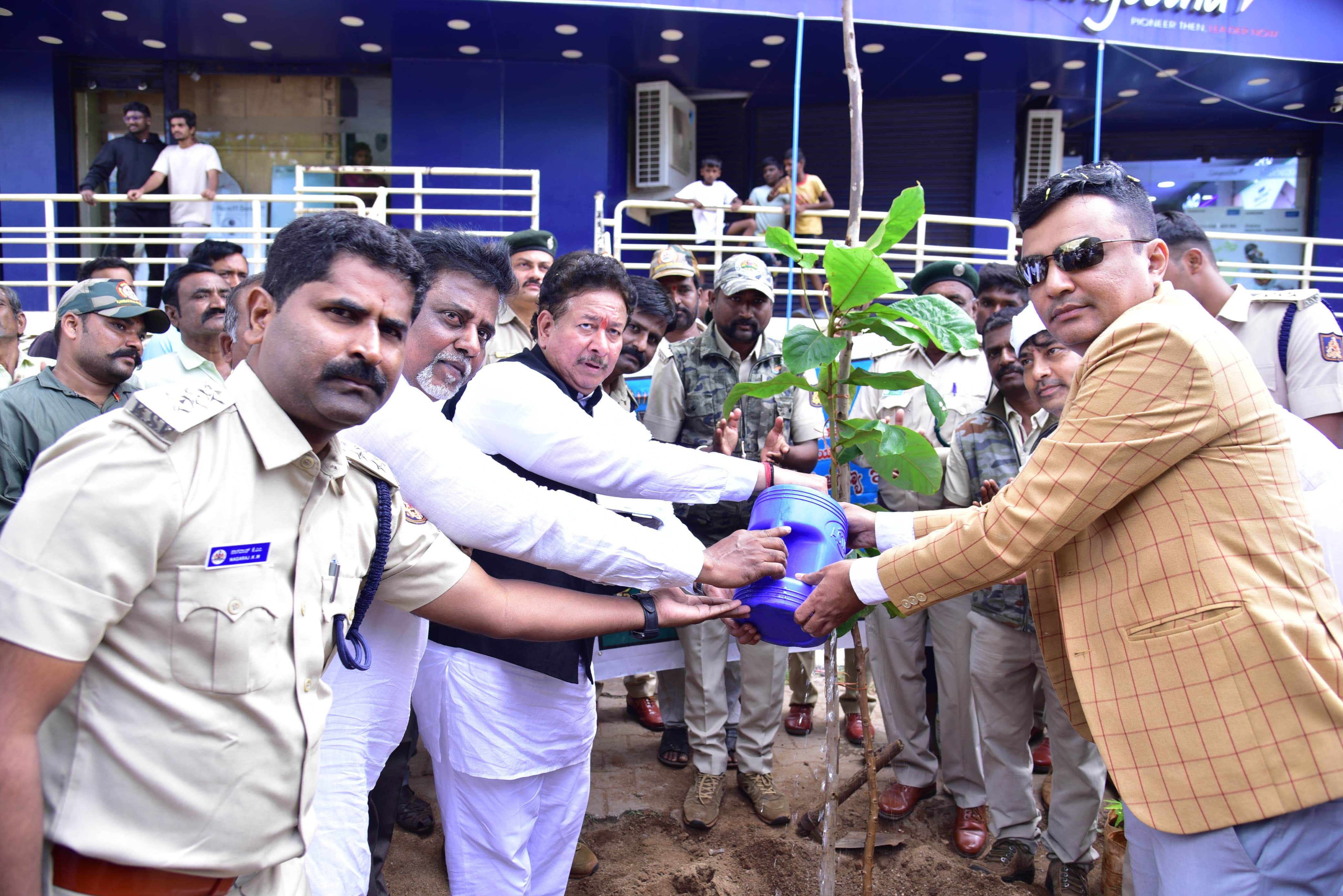 ವಿಜಯನಗರ | ಅಂತರರಾಷ್ಟ್ರೀಯ ಪ್ರಜಾಪ್ರಭುತ್ವ ದಿನಾಚರಣೆ ಅಂಗವಾಗಿ ʼಮಾನವ ಸರಪಳಿʼ