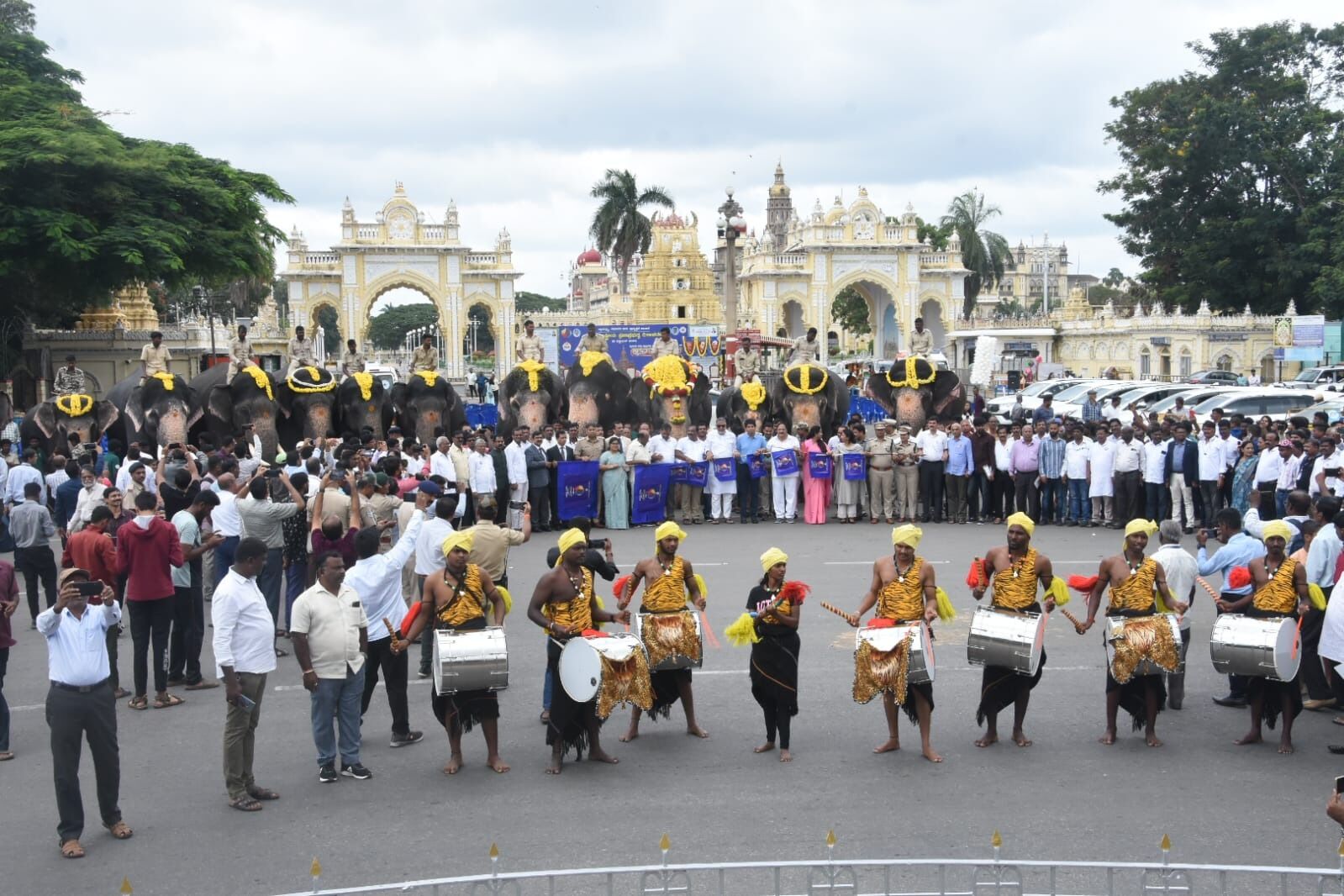 ಪ್ರಜಾಪ್ರಭುತ್ವ ದಿನಾಚರಣೆ | ಮೈಸೂರಿನಲ್ಲಿ ʼಮಾನವ ಸರಪಳಿʼ : ಕಾರ್ಯಕ್ರಮಕ್ಕೆ ಮೆರುಗು ನೀಡಿದ ದಸರಾ ಗಜಪಡೆ