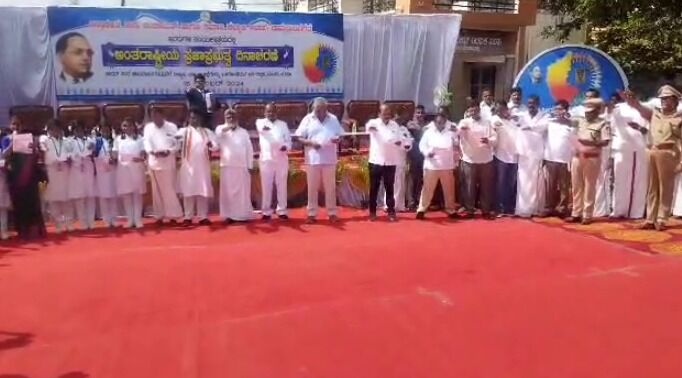 ಚಾಮರಾಜನಗರ | ಅಂತರರಾಷ್ಟ್ರೀಯ ಪ್ರಜಾಪ್ರಭುತ್ವ ದಿನಾಚರಣೆ ಅಂಗವಾಗಿ ʼಮಾನವ ಸರಪಳಿʼ