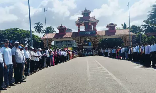 ಅಂತಾರಾಷ್ಟ್ರೀಯ ಪ್ರಜಾಪ್ರಭುತ್ವ ದಿನಾಚರಣೆ | ಉಡುಪಿಯಲ್ಲಿ ಬೃಹತ್ ಮಾನವ ಸರಪಳಿ