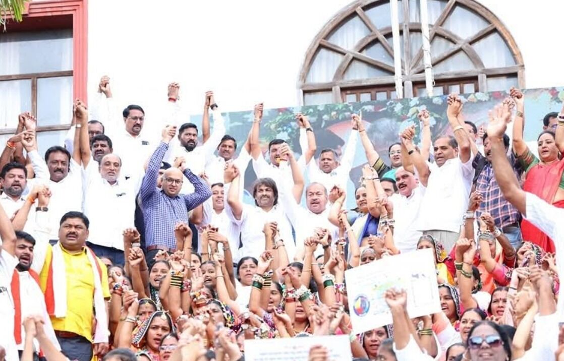 ಶಿವಮೊಗ್ಗ | ಅಂತರಾಷ್ಟ್ರೀಯ ಪ್ರಜಾಪ್ರಭುತ್ವ ದಿನಾಚರಣೆ : ಬೃಹತ್ ಮಾನವ ಸರಪಳಿ ರಚನೆ ಯಶಸ್ವಿ