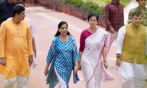 ದಿಲ್ಲಿ ಮುಂದಿನ ಸಿಎಂ ರೇಸ್‍ನಲ್ಲಿ ಸುನಿತಾ - ಅತಿಶಿ