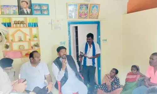 ವಿಠಲಾಪುರ: ಕೊಲೆಯಾದ ಮರಿಯಮ್ಮರ ಮನೆಗೆ ಜಿಲ್ಲಾ ಉಸ್ತುವಾರಿ ಸಚಿವ, ಸಂಸದ ಭೇಟಿ