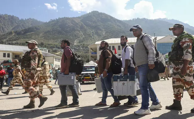 ಜಮ್ಮು- ಕಾಶ್ಮೀರ ವಿಧಾನಸಭಾ ಚುನಾವಣೆ | ಮೊದಲ ಹಂತದ ಚುನಾವಣೆ ; ಕಣದಲ್ಲಿ ಶೇ.40ಕ್ಕೂ ಅಧಿಕ ಪಕ್ಷೇತರ ಅಭ್ಯರ್ಥಿಗಳು ಜಮ್ಮು- ಕಾಶ್ಮೀರ ವಿಧಾನಸಭಾ ಚುನಾವಣೆ | ಮೊದಲ ಹಂತದ ಚುನಾವಣೆ ; ಕಣದಲ್ಲಿ ಶೇ.40ಕ್ಕೂ ಅಧಿಕ ಪಕ್ಷೇತರ ಅಭ್ಯರ್ಥಿಗಳು