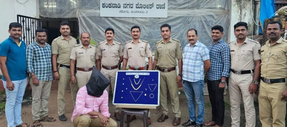 ಮಂಗಳೂರು| ಮನೆಗೆ ನುಗ್ಗಿ ಚಿನ್ನಾಭರಣ ಕಳವು ಪ್ರಕರಣ: ಆರೋಪಿ ಸೆರೆ ಮಂಗಳೂರು| ಮನೆಗೆ ನುಗ್ಗಿ ಚಿನ್ನಾಭರಣ ಕಳವು ಪ್ರಕರಣ: ಆರೋಪಿ ಸೆರೆ