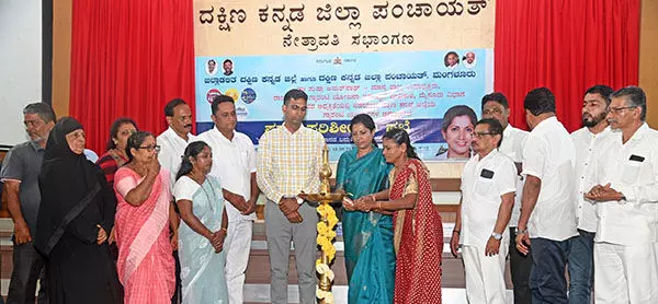 ಮಂಗಳೂರು| ‘ಗೃಹಲಕ್ಷ್ಮಿಯ ಹಣ ಕೂಡಿಟ್ಟು ಮಗನ ಶಾಲಾ ಶುಲ್ಕ ಭರಿಸಿದೆ’ ಮಂಗಳೂರು| ‘ಗೃಹಲಕ್ಷ್ಮಿಯ ಹಣ ಕೂಡಿಟ್ಟು ಮಗನ ಶಾಲಾ ಶುಲ್ಕ ಭರಿಸಿದೆ’