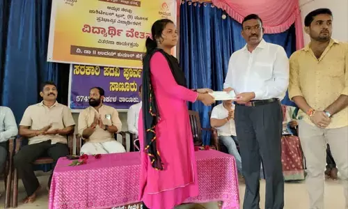 ಸಾಣೂರು: ಅಮ್ಮನ ನೆರವು ಚಾರಿಟೇಬಲ್ ಟ್ರಸ್ಟ್ ವತಿಯಿಂದ ಪ್ರತಿಭಾನ್ವಿತ ವಿದ್ಯಾರ್ಥಿಗಳಿಗೆ ವಿದ್ಯಾರ್ಥಿ ವೇತನ ವಿತರಣೆ