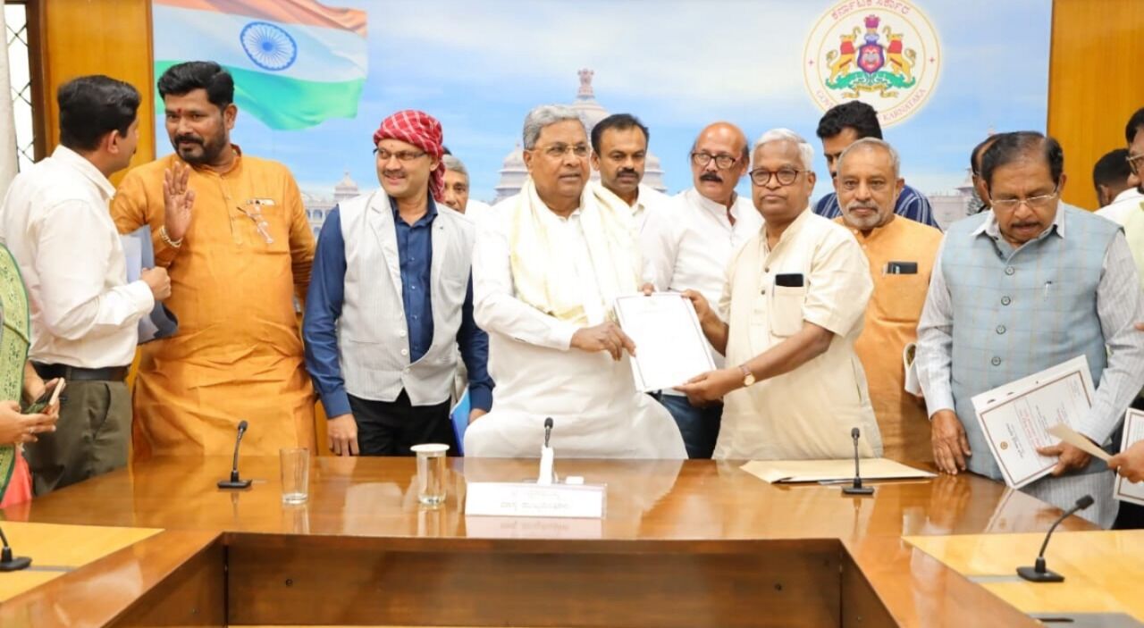 ʼಡಾ.ಸರೋಜಿನಿ ಮಹಿಷಿ ಪರಿಷ್ಕೃತ ವರದಿಗೆ ಕಾನೂನು ಬೆಂಬಲ ನೀಡಿʼ : ಸಿಎಂಗೆ ಪುರುಷೋತ್ತಮ ಬಿಳಿಮಲೆ ಒತ್ತಾಯ