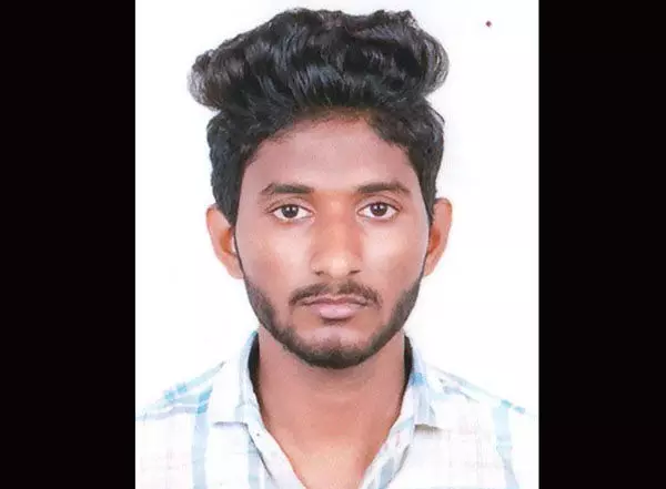 ಮಂಗಳೂರು: ಬೈಕ್ಗೆ ಲಾರಿ ಢಿಕ್ಕಿ; ಎಂಬಿಎ ವಿದ್ಯಾರ್ಥಿ ಮೃತ್ಯು ಮಂಗಳೂರು: ಬೈಕ್ಗೆ ಲಾರಿ ಢಿಕ್ಕಿ; ಎಂಬಿಎ ವಿದ್ಯಾರ್ಥಿ ಮೃತ್ಯು