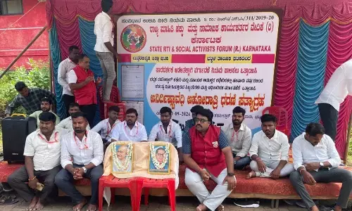 ಭಟ್ಕಳ: ತಹಶೀಲ್ದಾರ್, ಸಹಾಯಕ ಆಯುಕ್ತರ ಕಚೇರಿಗಳ ಸಿಬ್ಬಂದಿ ವರ್ಗಾವಣೆಗೆ ಆಗ್ರಹಿಸಿ ಧರಣಿ