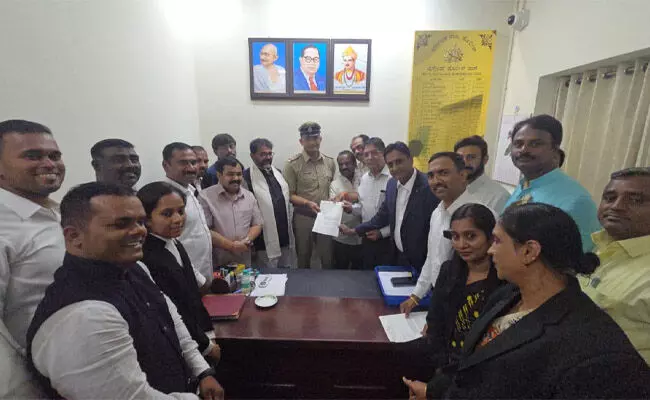 ಮೀಸಲಾತಿ ಕುರಿತ ಹೇಳಿಕೆ: ರಾಹುಲ್ ಗಾಂಧಿ ವಿರುದ್ಧ ದೂರು ನೀಡಿದ ಬಿಜೆಪಿ ಮೀಸಲಾತಿ ಕುರಿತ ಹೇಳಿಕೆ: ರಾಹುಲ್ ಗಾಂಧಿ ವಿರುದ್ಧ ದೂರು ನೀಡಿದ ಬಿಜೆಪಿ