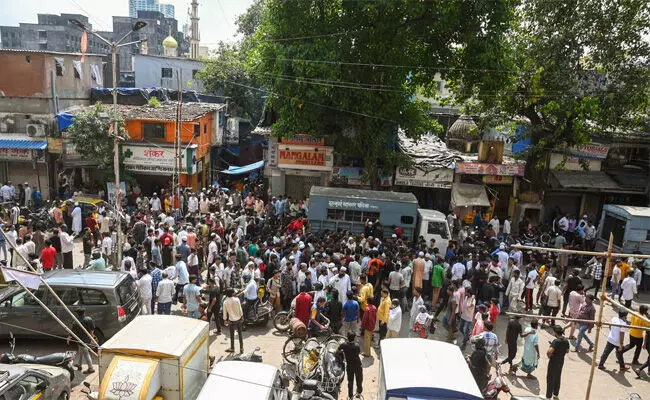 ಮುಂಬೈ | ಮಸೀದಿಯ ‘ಅಕ್ರಮ’ಭಾಗ ಕೆಡವಲು ಮುಂದಾದ ಬಿಎಂಸಿ ; ಸ್ಥಳೀಯರ ವಿರೋಧ, ಧಾರಾವಿ ಉದ್ವಿಗ್ನ