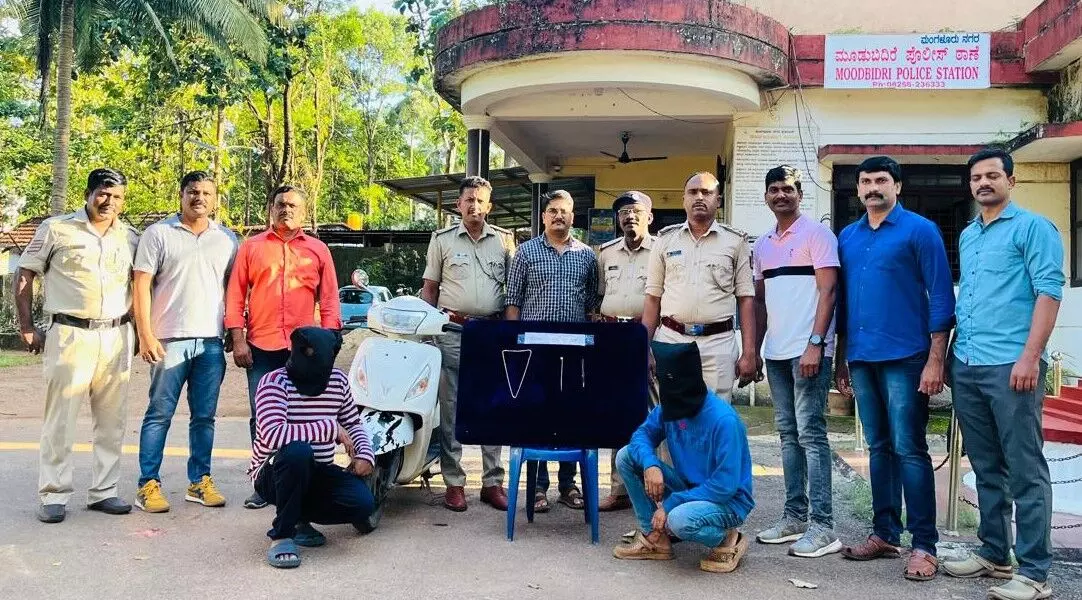 ಮೂಡುಬಿದಿರೆ: ಚಿನ್ನದ ಸರ ಕಸಿದು ಪರಾರಿಯಾಗಿದ್ದ ಇಬ್ಬರು ಆರೋಪಿಗಳ ಬಂಧನ