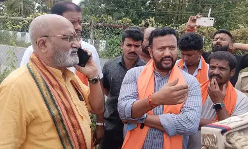 ಮಂಡ್ಯಕ್ಕೆ ಆಗಮಿಸುತ್ತಿದ್ದ ಮುತಾಲಿಕ್ ರನ್ನು ಗಡಿಯಲ್ಲಿ ತಡೆದು ವಾಪಸ್ ಕಳುಹಿಸಿದ ಪೊಲೀಸರು