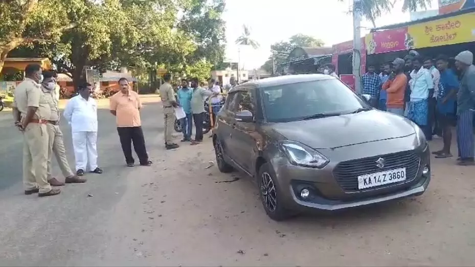 ಕೊಳ್ಳೇಗಾಲ: ನಿಲ್ಲಿಸಿದ್ದ ಕಾರಿನಲ್ಲಿ ಕೊಳೆತ ಸ್ಥಿತಿಯಲ್ಲಿ ಅಪರಿಚಿತ ವ್ಯಕ್ತಿಯ ಮೃತದೇಹ ಪತ್ತೆ