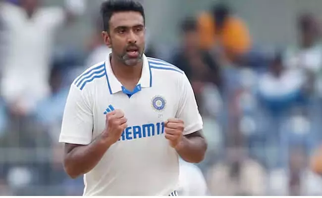 ಶೇನ್ ವಾರ್ನ್ ಅವರ 18 ವರ್ಷಗಳ ಹಳೆಯ ದಾಖಲೆ ಸರಿಗಟ್ಟಿದ ಆರ್.ಅಶ್ವಿನ್