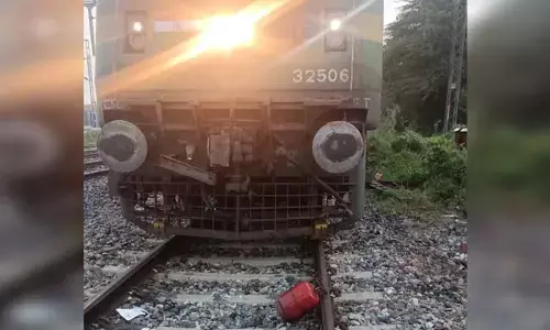 ಕಾನ್ಪುರ್-ಪ್ರಯಾಗ್ ರಾಜ್ ಮಾರ್ಗದ ರೈಲು ಹಳಿಯ ಮೇಲೆ LPG ಸಿಲಿಂಡರ್ ಪತ್ತೆ; ತಪ್ಪಿದ ಅನಾಹುತ