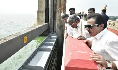 ತುಂಗಭದ್ರಾ ಅಣೆಕಟ್ಟೆಗೆ ಸಿಎಂ ಸಿದ್ದರಾಮಯ್ಯ ಬಾಗಿನ ಅರ್ಪಣೆ