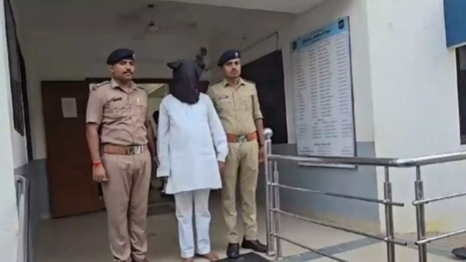 ಗುಜರಾತ್ : ಲೈಂಗಿಕ ಕಿರುಕುಳವನ್ನು ಪ್ರತಿರೋಧಿಸಿದ್ದಕ್ಕೆ ಆರು ವರ್ಷದ ಬಾಲಕಿಯನ್ನು ಹತ್ಯೆಗೈದ ಶಾಲಾ ಪ್ರಾಂಶುಪಾಲ