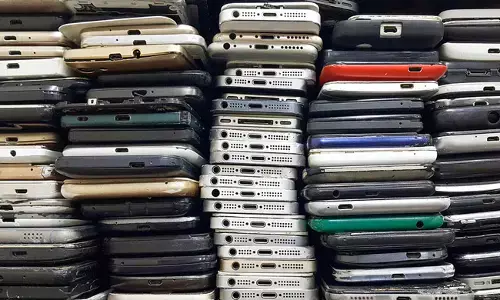 294 ಮೊಬೈಲ್ ಫೋನ್ ಗಳನ್ನು ಹೊಂದಿದ್ದ ವ್ಯಕ್ತಿಯನ್ನು ಬಂಧಿಸಿದ ಪೊಲೀಸರು | ನೇಪಾಳಕ್ಕೆ ಕಳ್ಳಸಾಗಣೆ ಶಂಕೆ