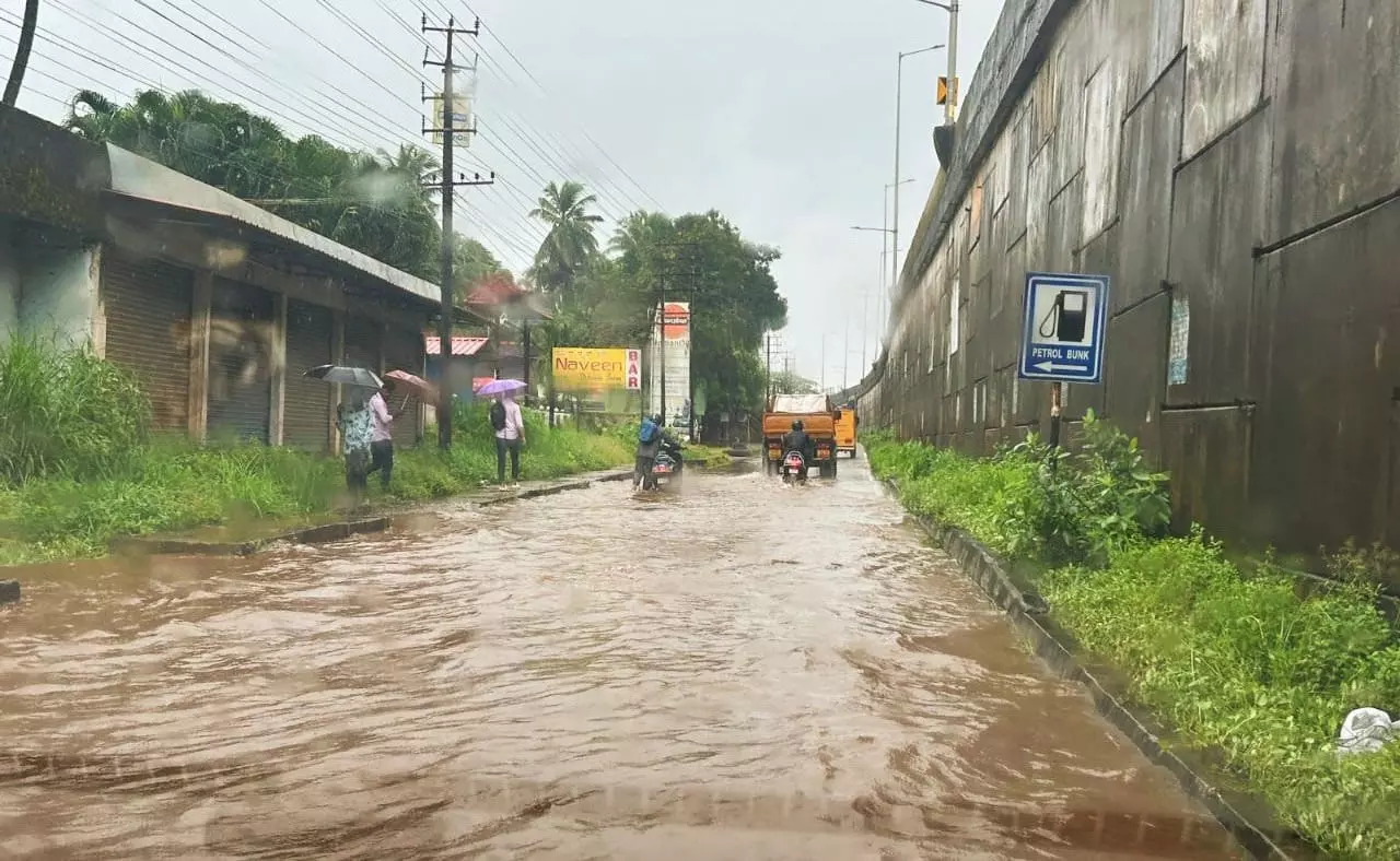 ಉಡುಪಿ ಜಿಲ್ಲೆಯಾದ್ಯಂತ ಉತ್ತಮ ಮಳೆ: ರಾಷ್ಟ್ರೀಯ ಹೆದ್ದಾರಿಯಲ್ಲಿ ಕೃತಕ ನೆರೆ ಉಡುಪಿ ಜಿಲ್ಲೆಯಾದ್ಯಂತ ಉತ್ತಮ ಮಳೆ: ರಾಷ್ಟ್ರೀಯ ಹೆದ್ದಾರಿಯಲ್ಲಿ ಕೃತಕ ನೆರೆ