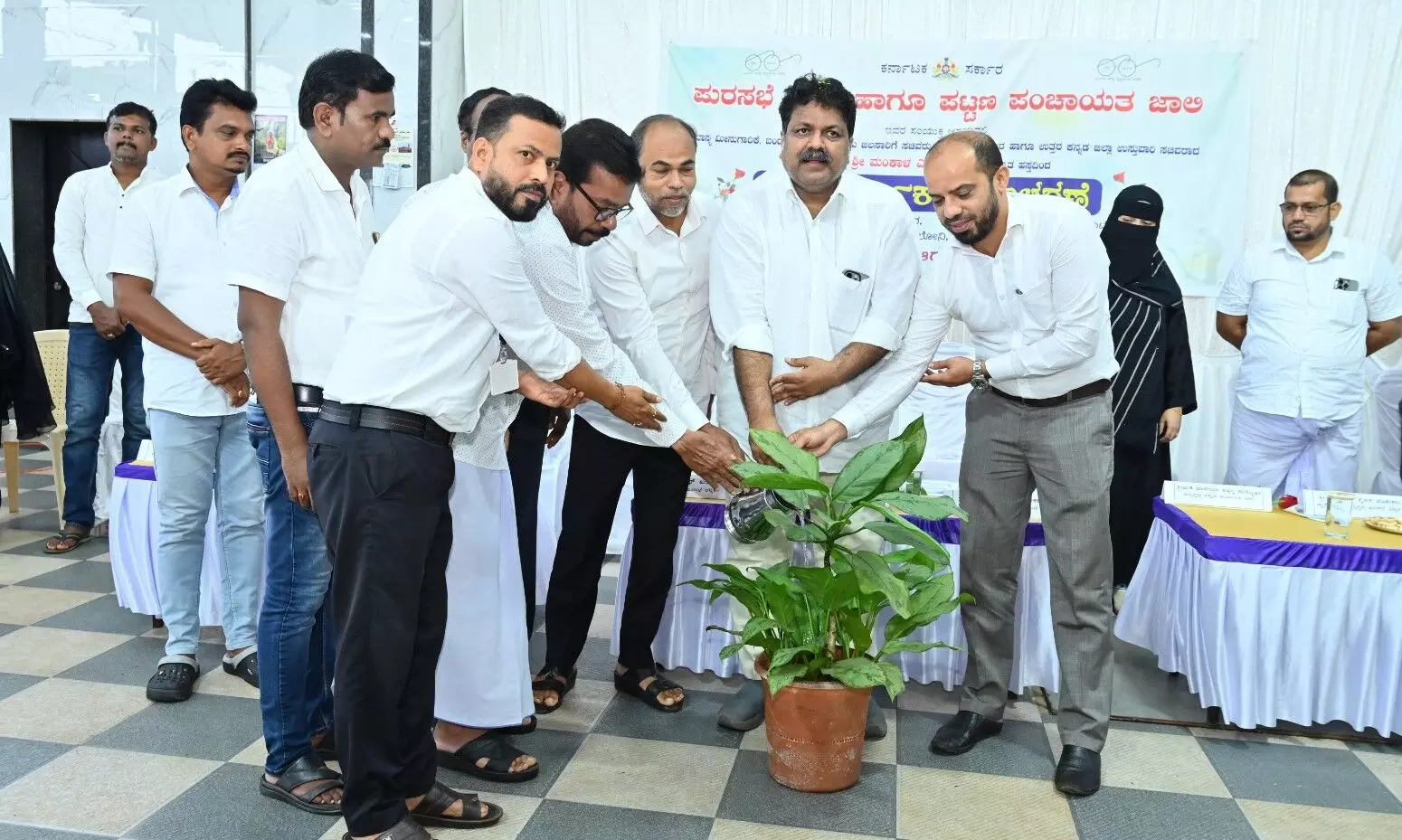 ಪರಿಸರ ಸ್ವಚ್ಚತೆ ಕಾಪಾಡುವ ಪೌರಕಾರ್ಮಿಕರು ದೇಶ ರಕ್ಷಿಸುವ ಯೋಧರಿದ್ದಂತೆ: ಸಚಿವ ಮಂಕಾಳ್ ವೈದ್ಯ ಪರಿಸರ ಸ್ವಚ್ಚತೆ ಕಾಪಾಡುವ ಪೌರಕಾರ್ಮಿಕರು ದೇಶ ರಕ್ಷಿಸುವ ಯೋಧರಿದ್ದಂತೆ: ಸಚಿವ ಮಂಕಾಳ್ ವೈದ್ಯ