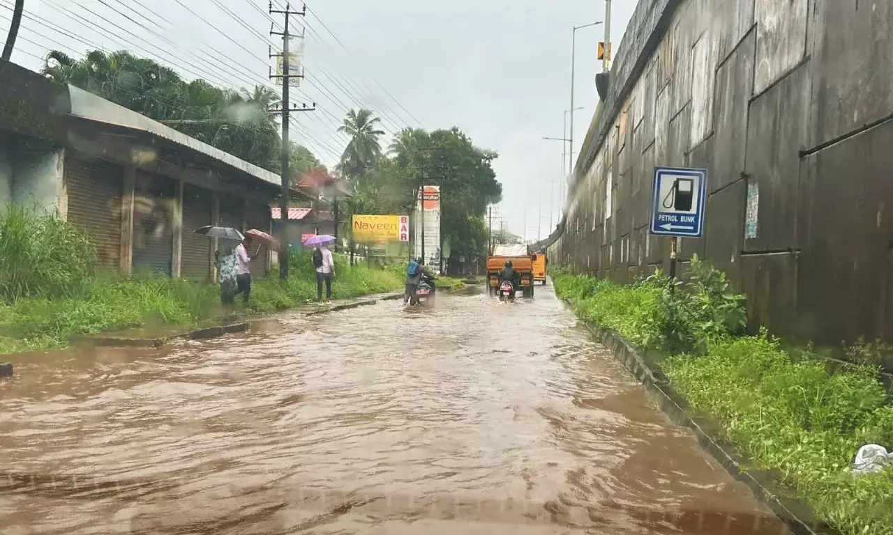 ಉಡುಪಿ ಜಿಲ್ಲೆಯಾದ್ಯಂತ ಉತ್ತಮ ಮಳೆ:  ರಾಷ್ಟ್ರೀಯ ಹೆದ್ದಾರಿಯಲ್ಲಿ ಕೃತಕ ನೆರೆ
