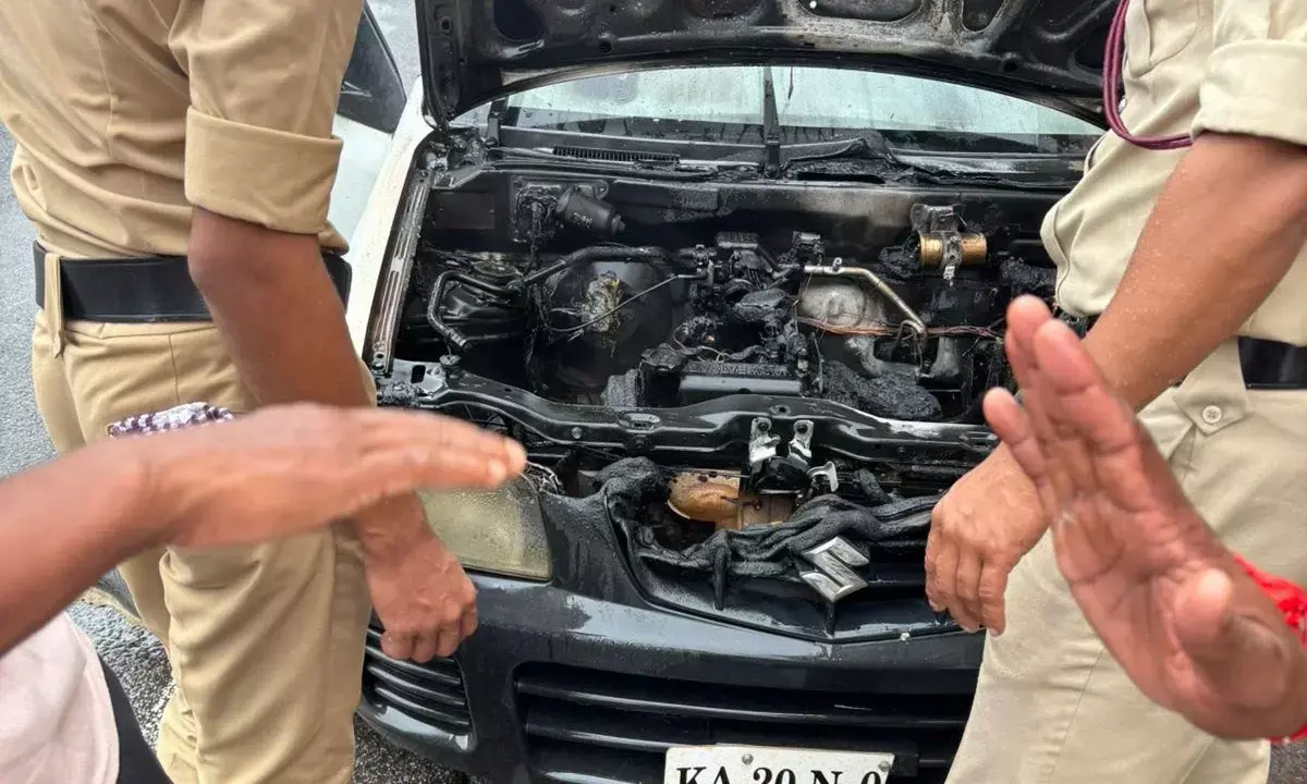 ಉಡುಪಿ: ಚಲಿಸುತ್ತಿದ್ದ ಕಾರಿನಲ್ಲಿ ಬೆಂಕಿ
