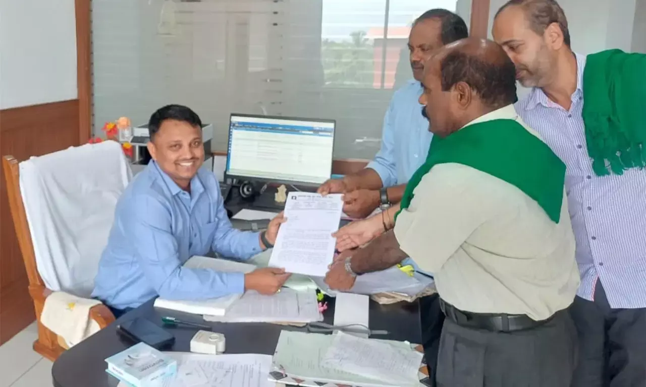 ಉಡುಪಿ-ಕಾಸರಗೋಡು 400 ಕೆ.ವಿ ವಿದ್ಯುತ್ ಪ್ರಸರಣ ಲೈನ್| ಪರ್ಯಾಯ ಮಾರ್ಗ ಕಂಡು ಹಿಡಿಯಲು ಸಹಾಯಕ ಆಯುಕ್ತರಿಗೆ ಮನವಿ