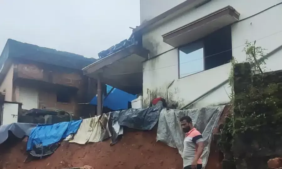 ಗುಡ್ಡ ಜರಿಯುವ ಭೀತಿ: ಮೂರು ಕುಟುಂಬ ಸ್ಥಳಾಂತರ