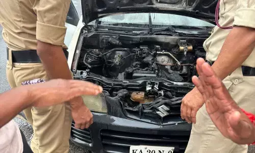 ಉಡುಪಿ: ಚಲಿಸುತ್ತಿದ್ದ ಕಾರಿನಲ್ಲಿ ಬೆಂಕಿ