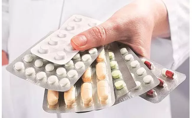 ಔಷಧ ಕ್ರಮಾನುಷ್ಠಾನಗಳನ್ನು ನಿರೂಪಿಸುವ ಫಾರ್ಮಸಿಸ್ಟರು ಔಷಧ ಕ್ರಮಾನುಷ್ಠಾನಗಳನ್ನು ನಿರೂಪಿಸುವ ಫಾರ್ಮಸಿಸ್ಟರು