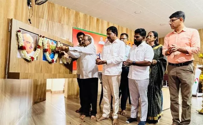 ದ.ಕ ಜಿಲ್ಲಾ ಬಿಜೆಪಿ ಕಛೇರಿಯಲ್ಲಿ ಪಂಡಿತ್ ದೀನ್ ದಯಾಳ್ ಉಪಾಧ್ಯಾಯ ಜನ್ಮದಿನಾಚರಣೆ ದ.ಕ ಜಿಲ್ಲಾ ಬಿಜೆಪಿ ಕಛೇರಿಯಲ್ಲಿ ಪಂಡಿತ್ ದೀನ್ ದಯಾಳ್ ಉಪಾಧ್ಯಾಯ ಜನ್ಮದಿನಾಚರಣೆ