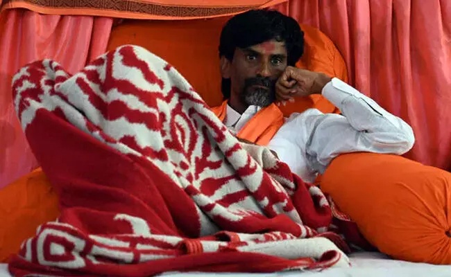 ಮರಾಠ ಮೀಸಲಾತಿ ಹೋರಾಟ | 9 ದಿನಗಳ ಉಪವಾಸ ಸತ್ಯಾಗ್ರಹವನ್ನು ಅಂತ್ಯಗೊಳಿಸಿದ ಮನೋಜ್ ಜರಂಗೆ