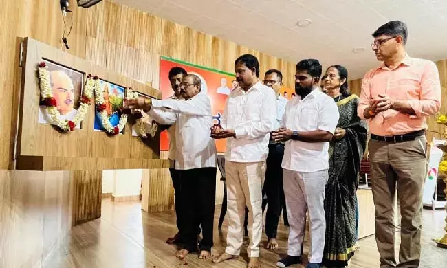 ದ.ಕ ಜಿಲ್ಲಾ ಬಿಜೆಪಿ ಕಛೇರಿಯಲ್ಲಿ ಪಂಡಿತ್ ದೀನ್ ದಯಾಳ್ ಉಪಾಧ್ಯಾಯ ಜನ್ಮದಿನಾಚರಣೆ