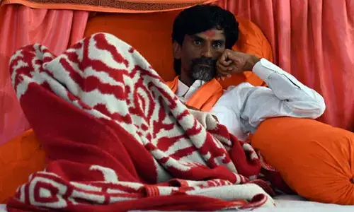 ಮರಾಠ ಮೀಸಲಾತಿ ಹೋರಾಟ | 9 ದಿನಗಳ ಉಪವಾಸ ಸತ್ಯಾಗ್ರಹವನ್ನು ಅಂತ್ಯಗೊಳಿಸಿದ ಮನೋಜ್ ಜರಂಗೆ