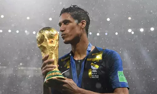 ಫ್ರಾನ್ಸ್‌ ನ ವಿಶ್ವಕಪ್ ವಿಜೇತ ಫುಟ್ಬಾಲ್ ಆಟಗಾರ ರಾಫೆಲ್ ವರಾನ್ ನಿವೃತ್ತಿ