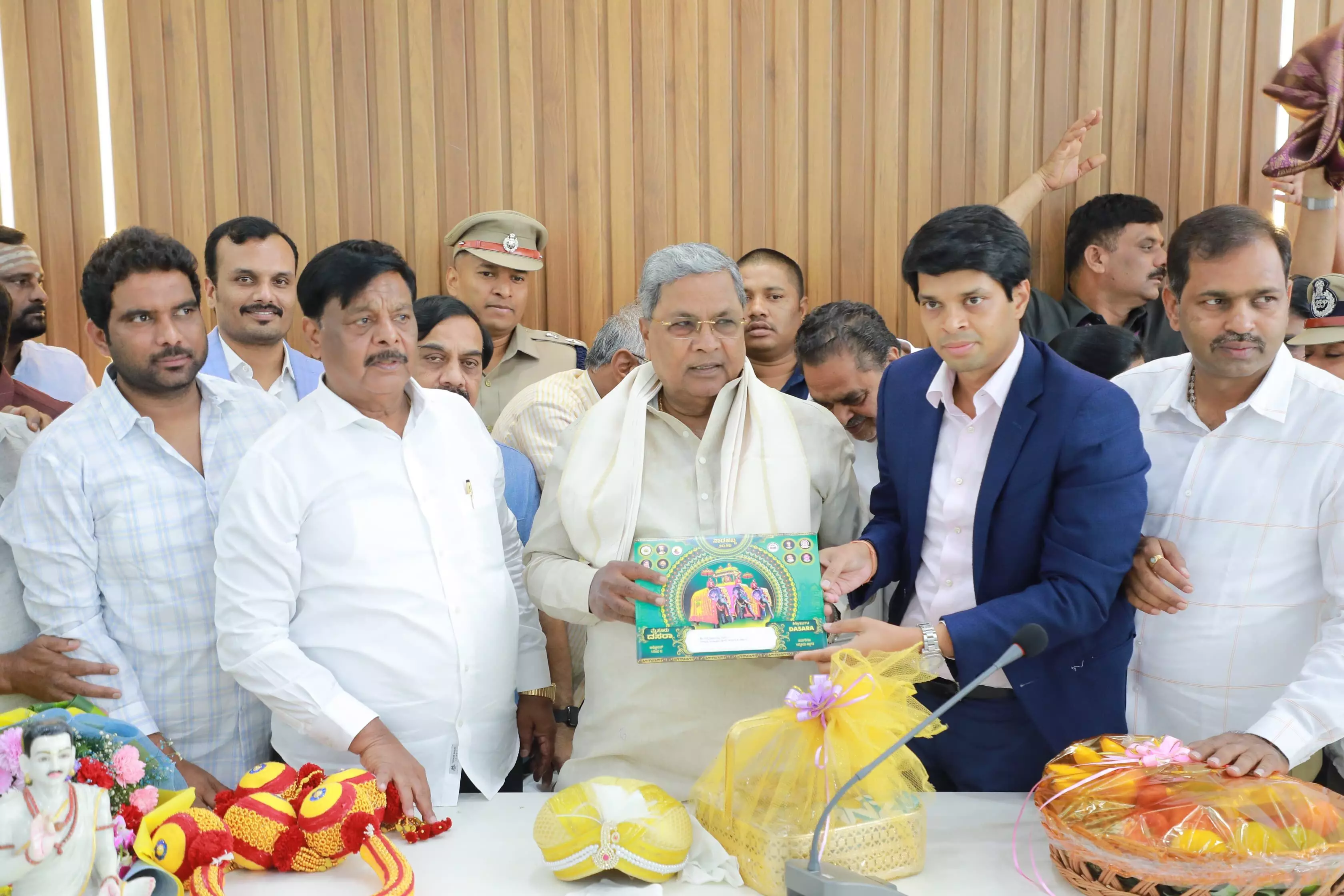 ಮೈಸೂರು ದಸರಾ: ಮುಖ್ಯಮಂತ್ರಿಗೆ ಅಧಿಕೃತ ಆಹ್ವಾನ