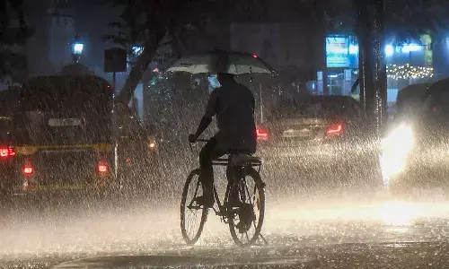 ಮುಂಬೈನಲ್ಲಿ ಭಾರೀ ಮಳೆ | ಜನಜೀವನ ಅಸ್ತವ್ಯಸ್ತ; ಶಾಲಾ ಕಾಲೇಜುಗಳಿಗೆ ರಜೆ