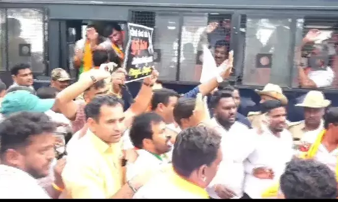 ಸಿಎಂ ಸಿದ್ದರಾಮಯ್ಯ ಭಾಗವಹಿಸಿದ ಕೆ.ಡಿ.ಪಿ ಸಭೆಗೆ ಮುತ್ತಿಗೆ ಹಾಕಲು ಯತ್ನಿಸಿದ ಬಿಜೆಪಿ ಕಾರ್ಯಕರ್ತರು ವಶಕ್ಕೆ