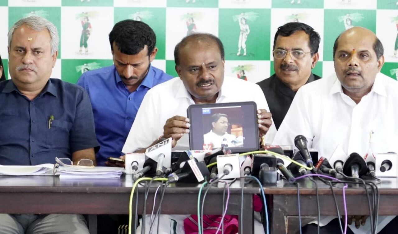 ರಾಜ್ಯಪಾಲರ ಕಚೇರಿ ಸಿಬ್ಬಂದಿಯ ತನಿಖೆಗೆ ಅನುಮತಿ ಕೋರಿದ್ದ ಐಜಿಪಿ ವಿರುದ್ಧ ಕುಮಾರಸ್ವಾಮಿ ಆಕ್ರೋಶ