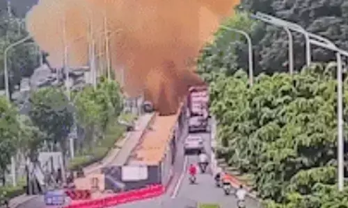 ಕೊಳಚೆ ಪೈಪ್ ಒಡೆದು 33 ಅಡಿ ಎತ್ತರಕ್ಕೆ ಹೊರಚಿಮ್ಮಿದ ಮಲ ಸಹಿತ ತ್ಯಾಜ್ಯ; ವಿಡಿಯೋ ವೈರಲ್