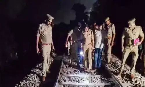 ಉತ್ತರ ಪ್ರದೇಶ | ಹಳಿಯ ಮೇಲಿಟ್ಟಿದ್ದ ಕಲ್ಲಿಗೆ ರೈಲು ಡಿಕ್ಕಿ