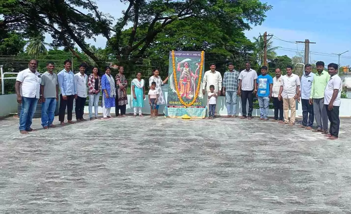 ಮಹಿಷಾಸುರ ದಲಿತರ ಮಹಾ ಅಸ್ಮಿತೆ: ಜಯನ್ ಮಲ್ಪೆ ಮಹಿಷಾಸುರ ದಲಿತರ ಮಹಾ ಅಸ್ಮಿತೆ: ಜಯನ್ ಮಲ್ಪೆ