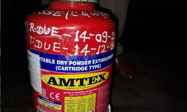 ಉತ್ತರ ಪ್ರದೇಶ | ರೈಲ್ವೇ ಹಳಿಯಲ್ಲಿ ಅಗ್ನಿಶಾಮಕ ಸಿಲಿಂಡರ್ ಪತ್ತೆ : ರೈಲು ನಿಲ್ಲಿಸಿದ ಚಾಲಕ