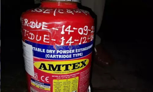 ಉತ್ತರ ಪ್ರದೇಶ | ರೈಲ್ವೇ ಹಳಿಯಲ್ಲಿ ಅಗ್ನಿಶಾಮಕ ಸಿಲಿಂಡರ್ ಪತ್ತೆ : ರೈಲು ನಿಲ್ಲಿಸಿದ ಚಾಲಕ