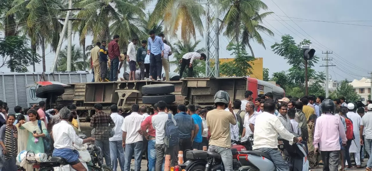 ಮಂಡ್ಯ | ಕೆಎಸ್ಸಾರ್ಟಿಸಿ ಬಸ್ ಪಲ್ಟಿ: 35ಕ್ಕೂ ಅಧಿಕ ಪ್ರಯಾಣಿಕರಿಗೆ ಗಾಯ